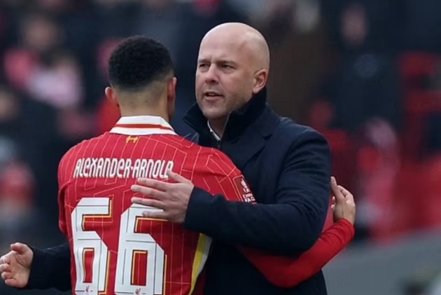 Alexander-Arnold được thầy cũ lên tiếng bảo vệ