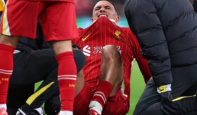 Alexander-Arnold gặp chấn thương mắt cá